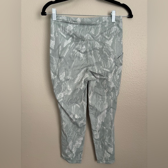 Lululemon Swift Speed High-Rise Crop 21" size 6 - Picture 9 of 10